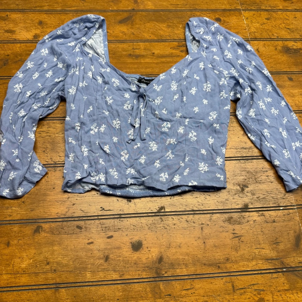 Kendall and Kylie Blue Floral‎ Smocked Tie Front Long Sleeve Crop Womens Small